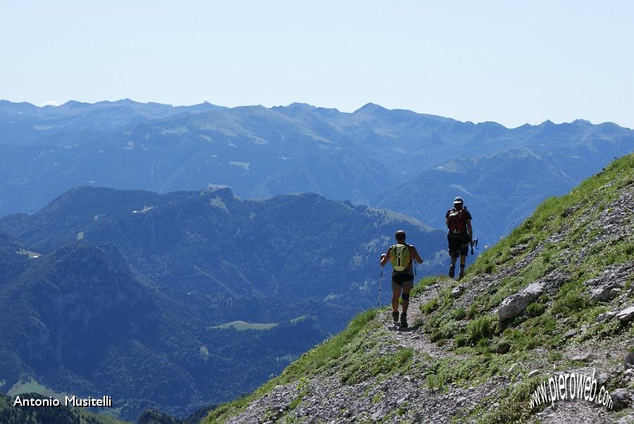 12 In marcia verso il rifugio.jpg